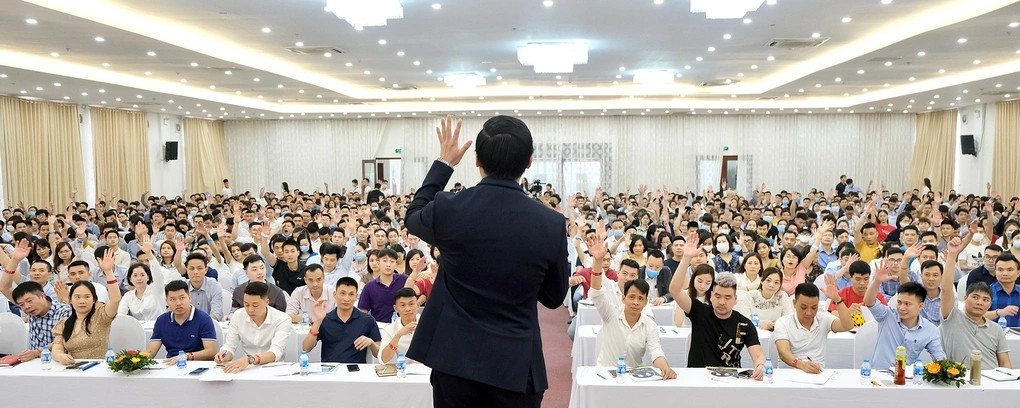Dừng bán khóa học, công ty dạy làm giàu mất 90% doanh thu, đầu tư chứng khoán cũng thua lỗ