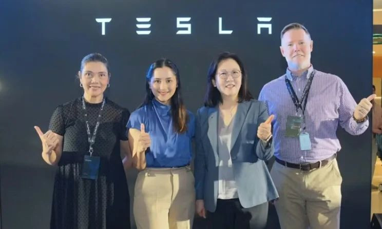 tesla-isabel-fan-1246-compressed.jpg