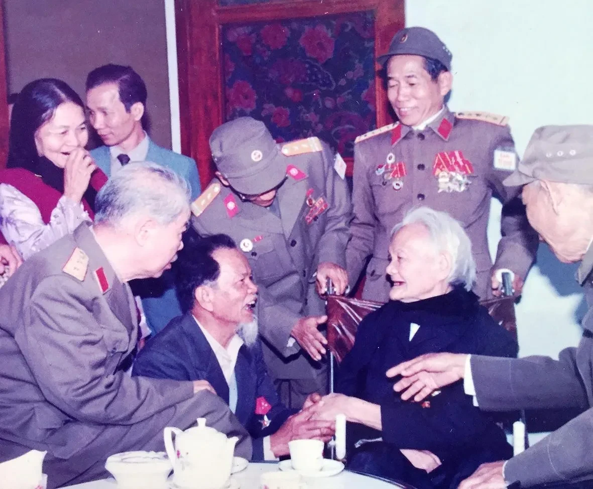 t.cmx-cdn.com-cuuchienbinh.vn-files-storage-2025-08-20-_thuong-tuong-dam-quang-trung-den-tham-phu-nhan-thuong-tuong-chu-van-tan-anh-tl-232217.webp