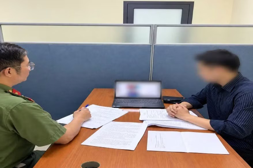 Cơ quan Công an làm việc với chủ tài khoản Youtube Đ.X.H. Công an làm việc với chủ tài khoản đăng thông tin Grab kêu gọi tắt app - Ảnh 1.