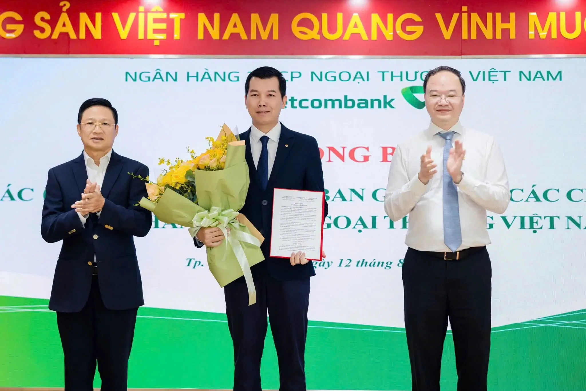 vietcombank-kien-toan-nhan-su-giam-doc-tai-4-chi-nhanh-trong-he-thong_6aa36a75c179e-037f1af989890a9a6c3ac3d23af7b98d.webp