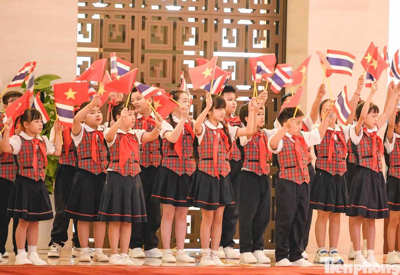 Lễ đón chính thức Nhà vua và Hoàng hậu Thái Lan thăm cấp Nhà nước tới Việt Nam - Ảnh 6.