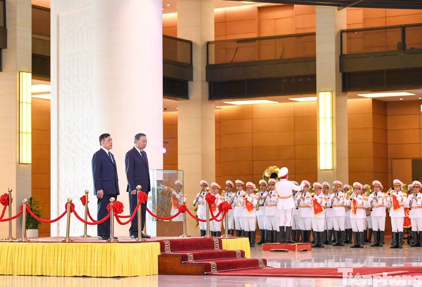 Lễ đón chính thức Nhà vua và Hoàng hậu Thái Lan thăm cấp Nhà nước tới Việt Nam - Ảnh 4.