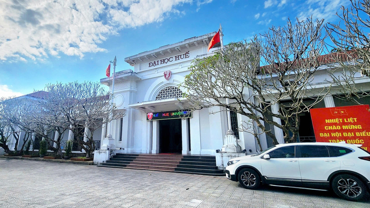 dai-hoc-hue.jpg