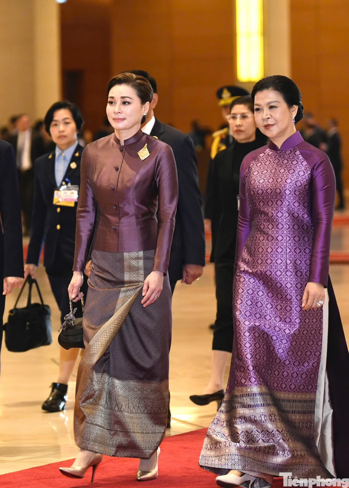 Phu nhân Ngô Phương Ly và Hoàng hậu Suthida. (Ảnh: Như Ý) Sự nghiệp đặc biệt của Hoàng hậu Suthida - Ảnh 2.