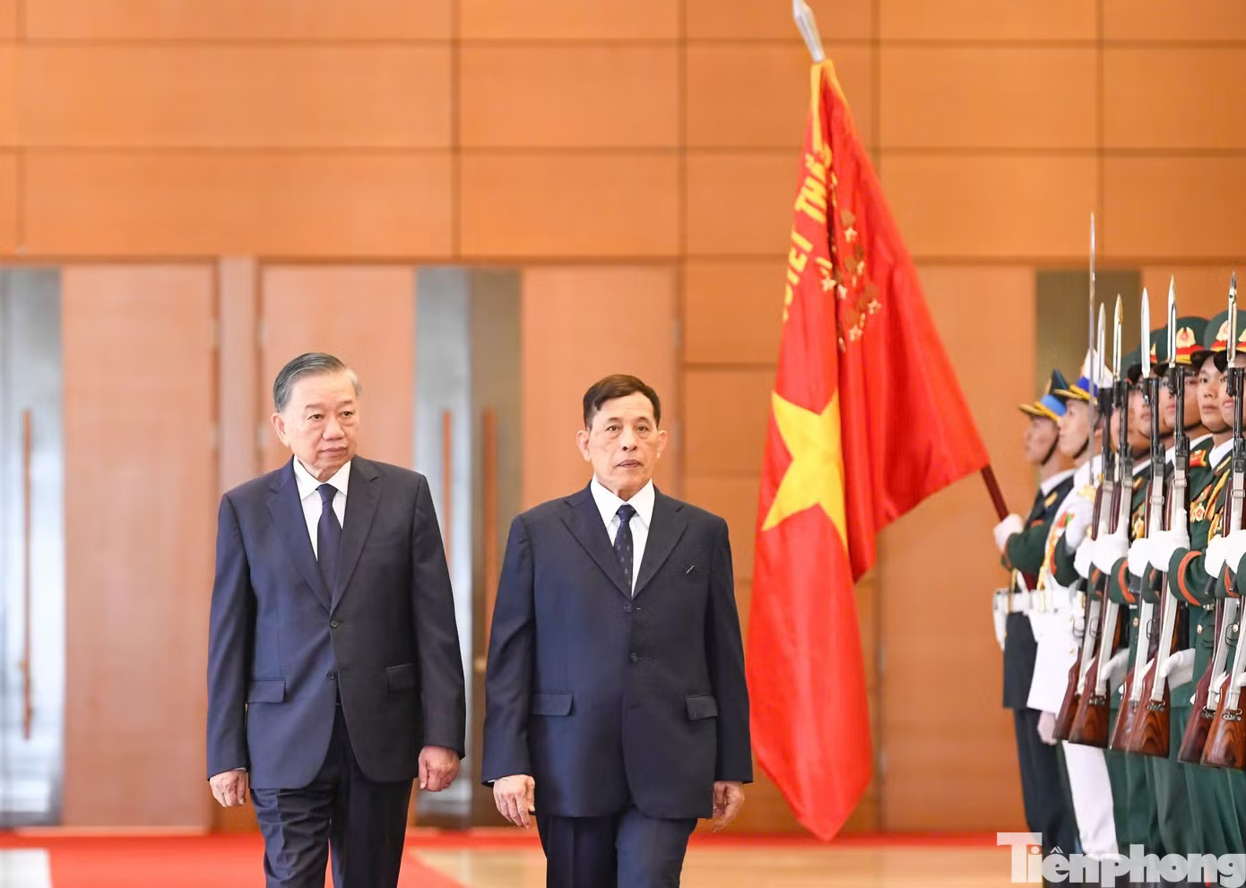 Lễ đón chính thức Nhà vua và Hoàng hậu Thái Lan thăm cấp Nhà nước tới Việt Nam - Ảnh 2.