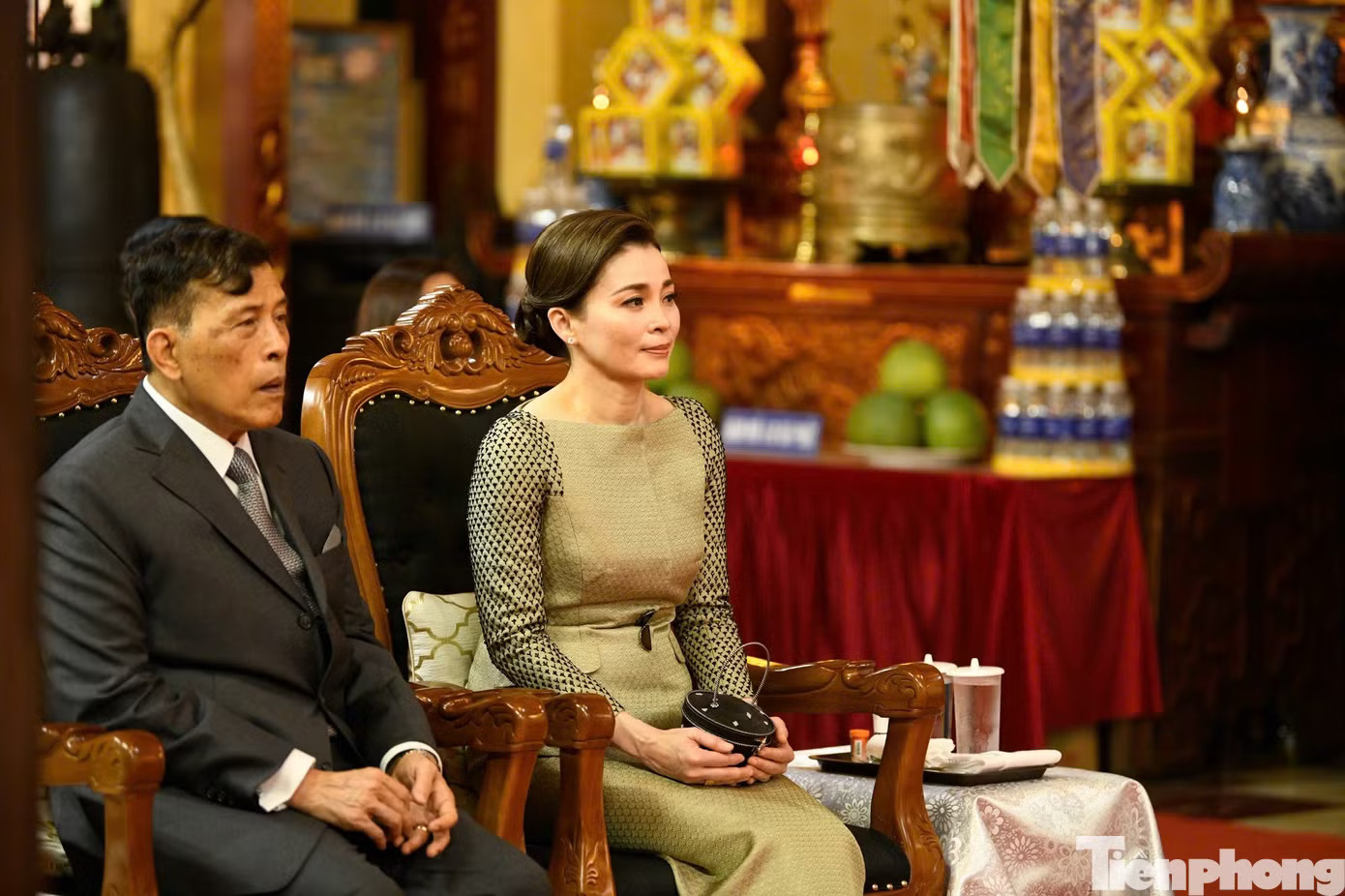 Nhà vua Thái Lan và Hoàng hậu trong chuyến thăm chùa Quán Sứ. Ảnh: Như Ý Nhà vua Thái Lan và Hoàng hậu thăm chùa Quán Sứ và dự lễ cầu an - Ảnh 9.