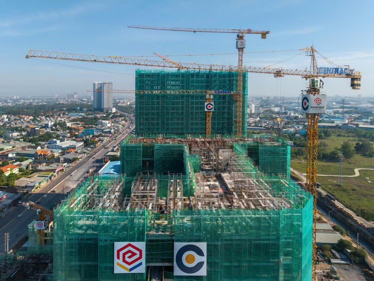 Cần xem xét đồng thời 3 luật là Luật Đất đai, Luật Nhà ở, và Luật Kinh doanh Bất động sản trong cùng một kỳ họp để đảm bảo tính thống nhất. Sửa Luật Đất đai phải đi cùng với các luật để tránh tình trạng chồng chéo - Ảnh 3.