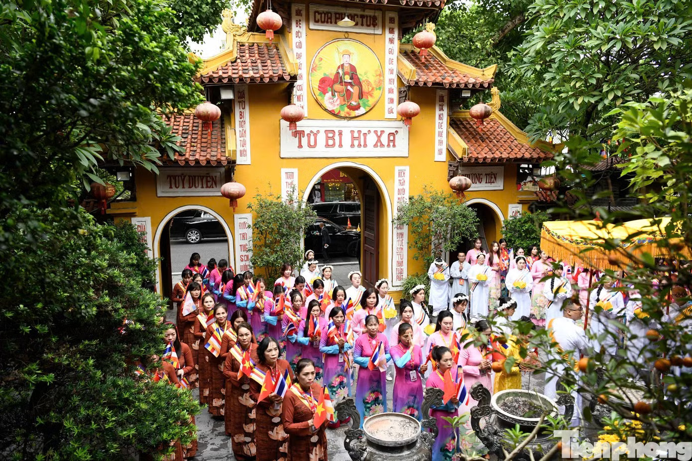 Lễ đón Nhà vua và Hoàng hậu Thái Lan tại chùa Quán Sứ. Ảnh: Như Ý Nhà vua Thái Lan và Hoàng hậu thăm chùa Quán Sứ và dự lễ cầu an - Ảnh 5.