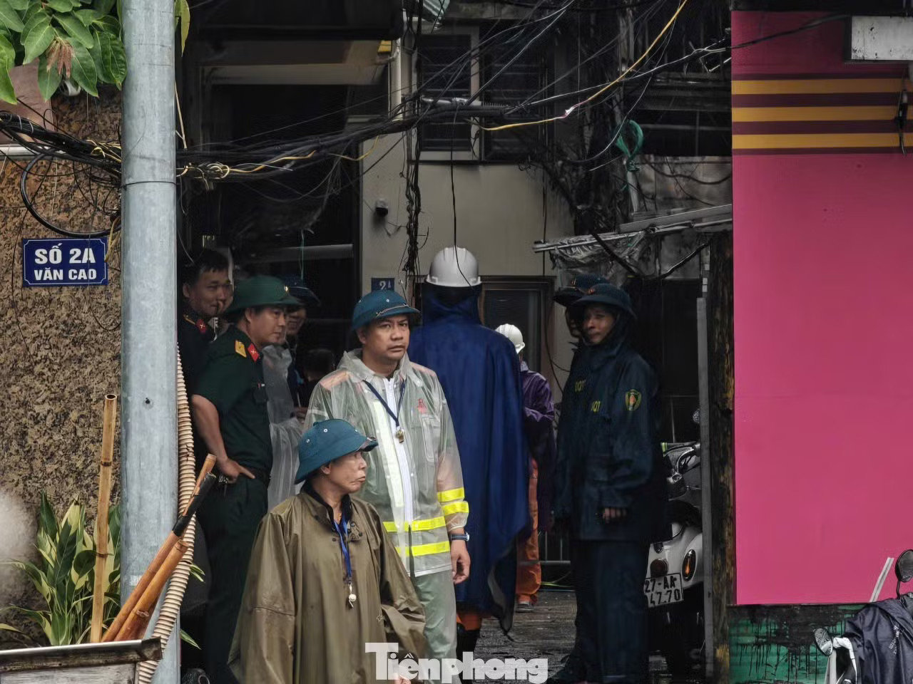 Hiện trường vụ cháy nhà 5 người tử vong ở Hà Nội - Ảnh 9.