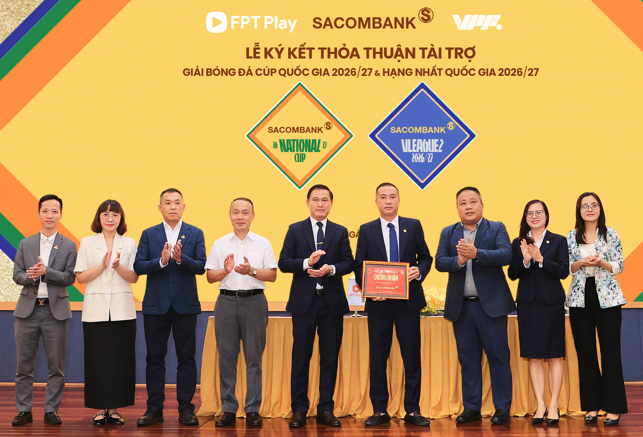 SACOMBANK chính thức trở thành Nhà tài trợ chính của giải bóng đá Hạng Nhất Quốc gia 2026/27 và Cúp Quốc gia 2026/27