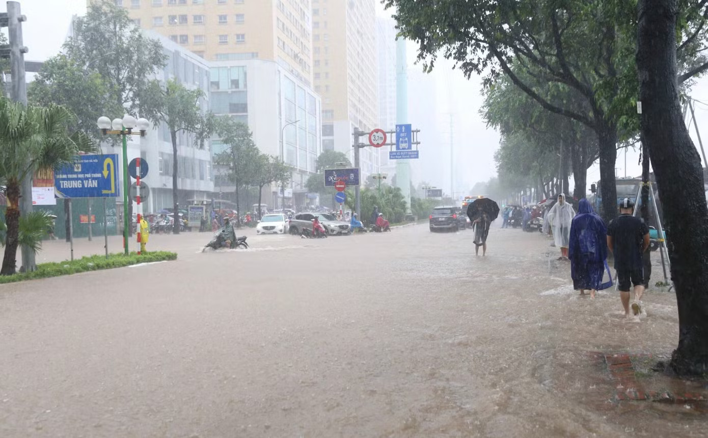 Vì sao dự án hồ điều hòa hơn 600 tỷ đồng đã vận hành, đường huyết mạch vẫn ngập? - Ảnh 1.