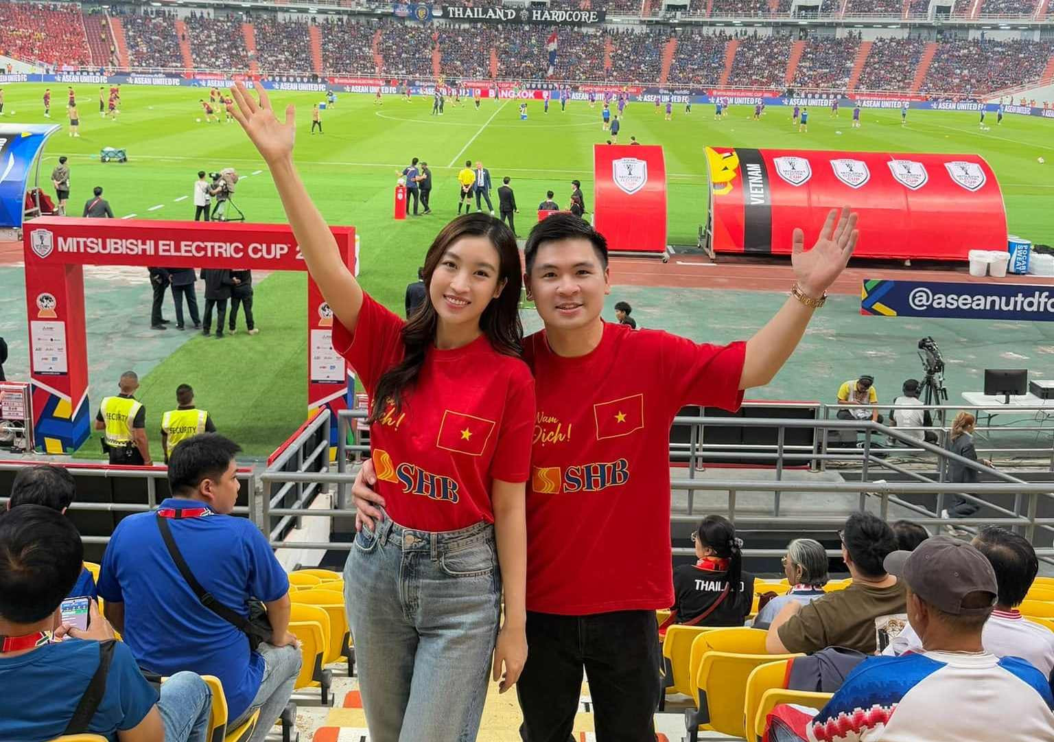 Cô gái Việt sinh năm 1996, từ bỏ công việc tại VTV về làm vợ Chủ tịch hãng hàng không nổi tiếng, được rước dâu bằng siêu xe Rolls-Royce 83 tỷ 'độc nhất vô nhị'