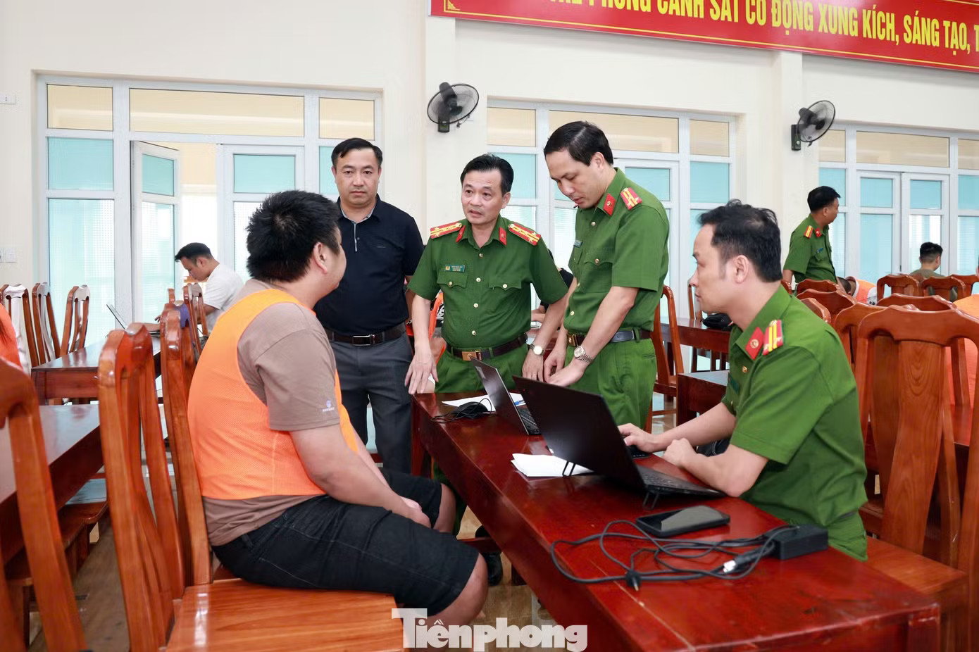 Triệt phá ổ nhóm lừa đảo xuyên quốc gia, chiếm đoạt 1.500 tỷ đồng - Ảnh 4.