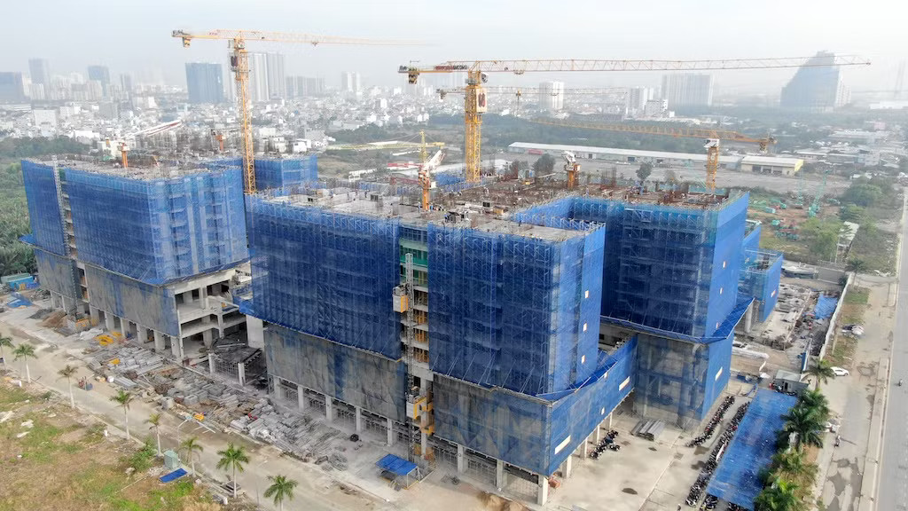 Giá nhà neo cao, doanh nghiệp 'chăm khách' thế nào? - Ảnh 2.