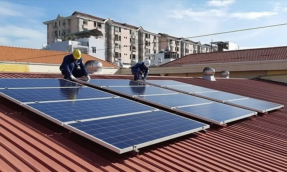 Chi ngân sách hỗ trợ lắp điện mặt trời mái nhà: Coi chừng dàn trải - Ảnh 2.