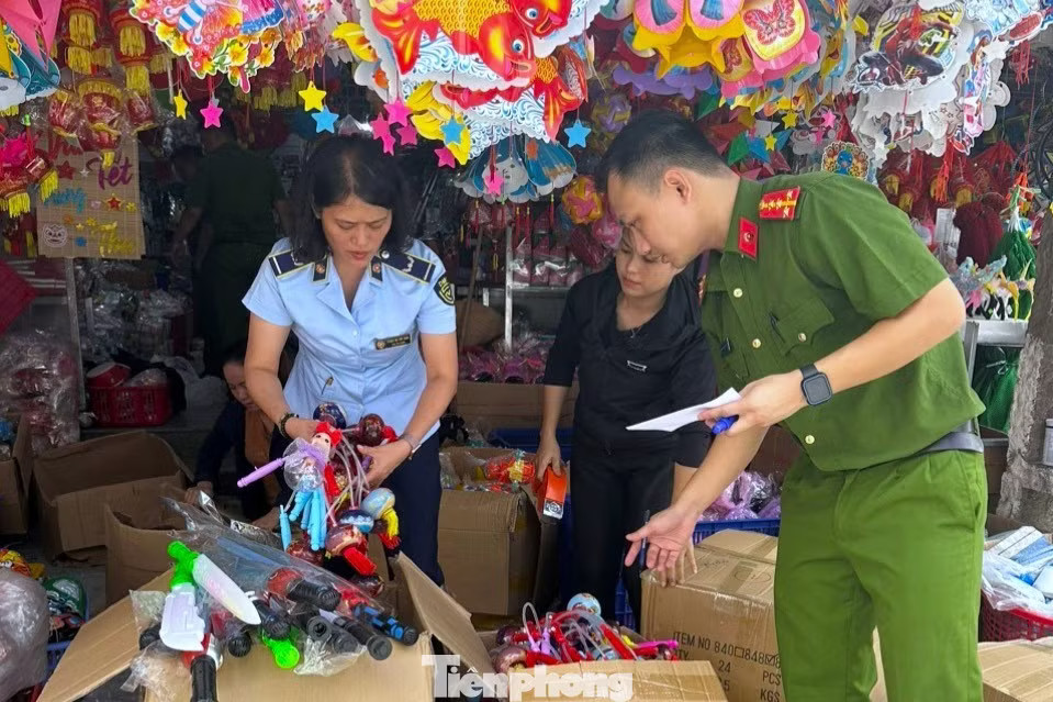 Tràn ngập đồ chơi Trung thu '3 không' - Ảnh 2.