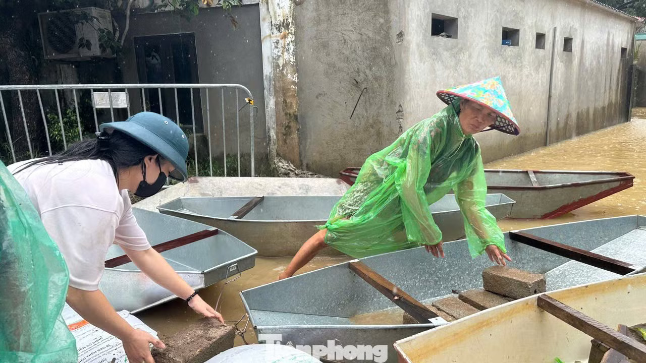 Nước sông Bùi tiếp tục lên cao: Di dời hàng trăm hộ dân ngoại thành Hà Nội - Ảnh 3.