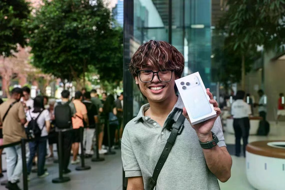 'Fan Táo' quốc tế xếp hàng chờ mua iPhone 18, Singapore có người mua 33 chiếc - Ảnh 1.
