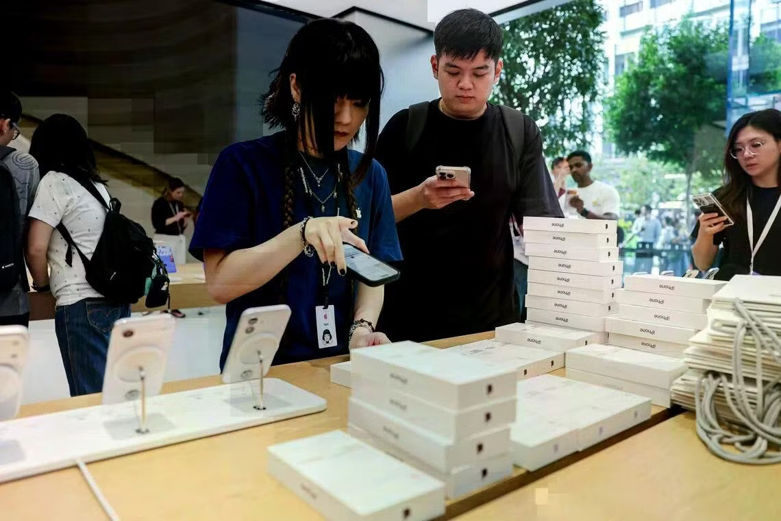 'Fan Táo' quốc tế xếp hàng chờ mua iPhone 18, Singapore có người mua 33 chiếc - Ảnh 3.