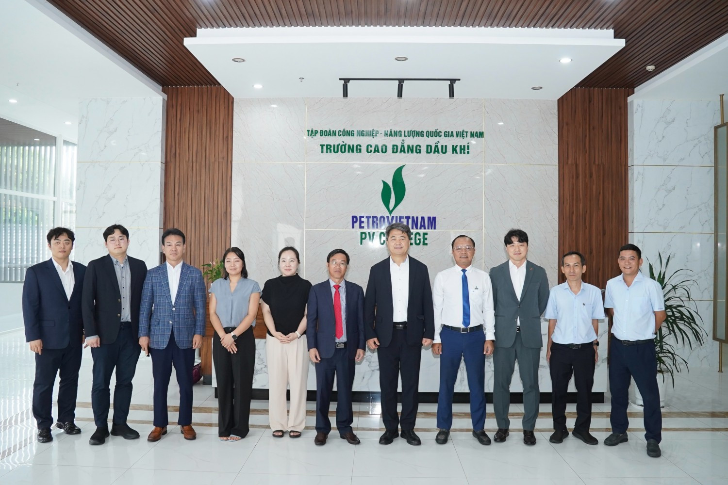 PV College và đoàn công tác Hàn Quốc