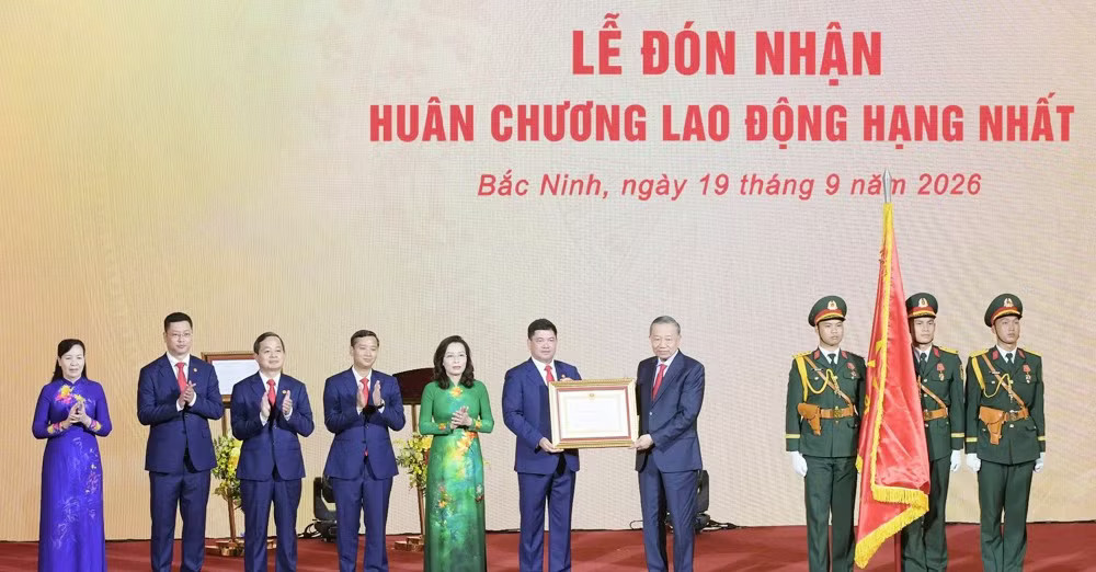 Tổng Bí thư, Chủ tịch nước Tô Lâm trao Huân chương Lao động hạng Nhất cho Đảng bộ, chính quyền và Nhân dân Bắc Ninh. Tổng Bí thư, Chủ tịch nước: Xây dựng Bắc Ninh theo mô hình đô thị hiện đại và giàu bản sắc - Ảnh 4.
