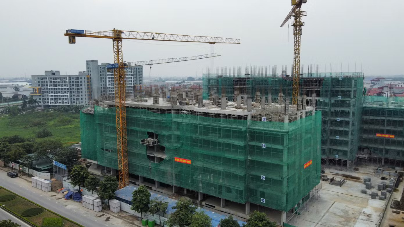 Ngân hàng Nhà nước đang 'nắn dòng' tín dụng bất động sản thế nào? - Ảnh 1.