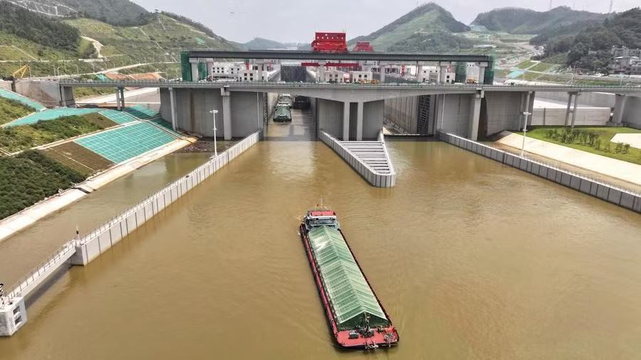 Cận cảnh 'kênh đào thế kỷ' Trung Quốc vừa vận hành - Ảnh 6.