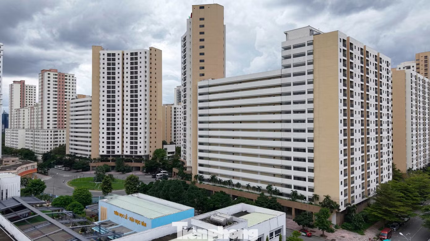 Tận thấy hàng ngàn căn hộ tái định cư hoang vắng ở TPHCM - Ảnh 14.