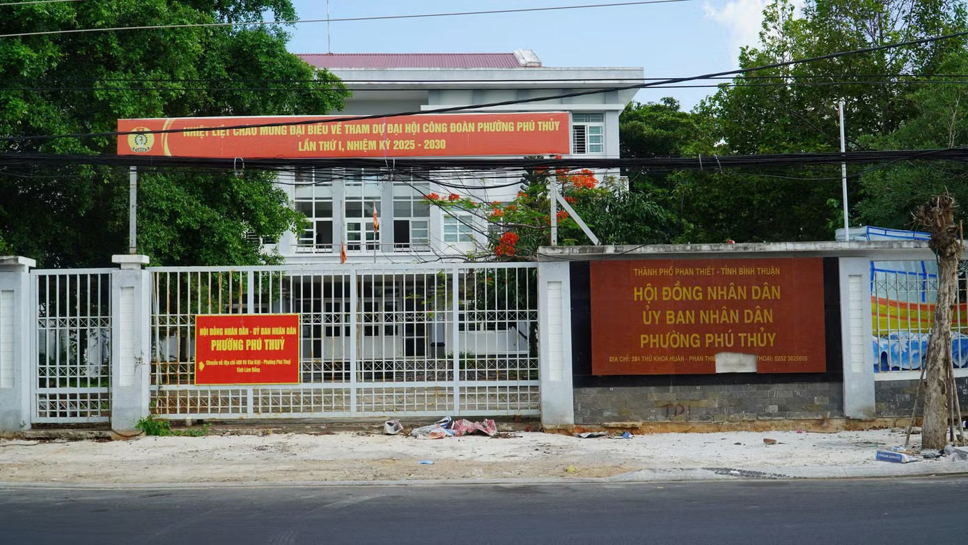 Một cơ sở nhà, đất dôi dư sau sắp xếp tại Lâm Đồng. Phê bình 57 chủ tịch xã, phường ở Lâm Đồng - Ảnh 1.