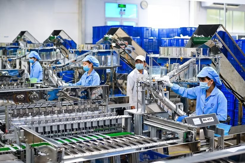 Nhập siêu của Việt Nam đang tăng mạnh, vượt 23,5 tỷ USD. Nhập siêu lập đỉnh 30 năm, sức ép nào lên tăng trưởng? - Ảnh 1.