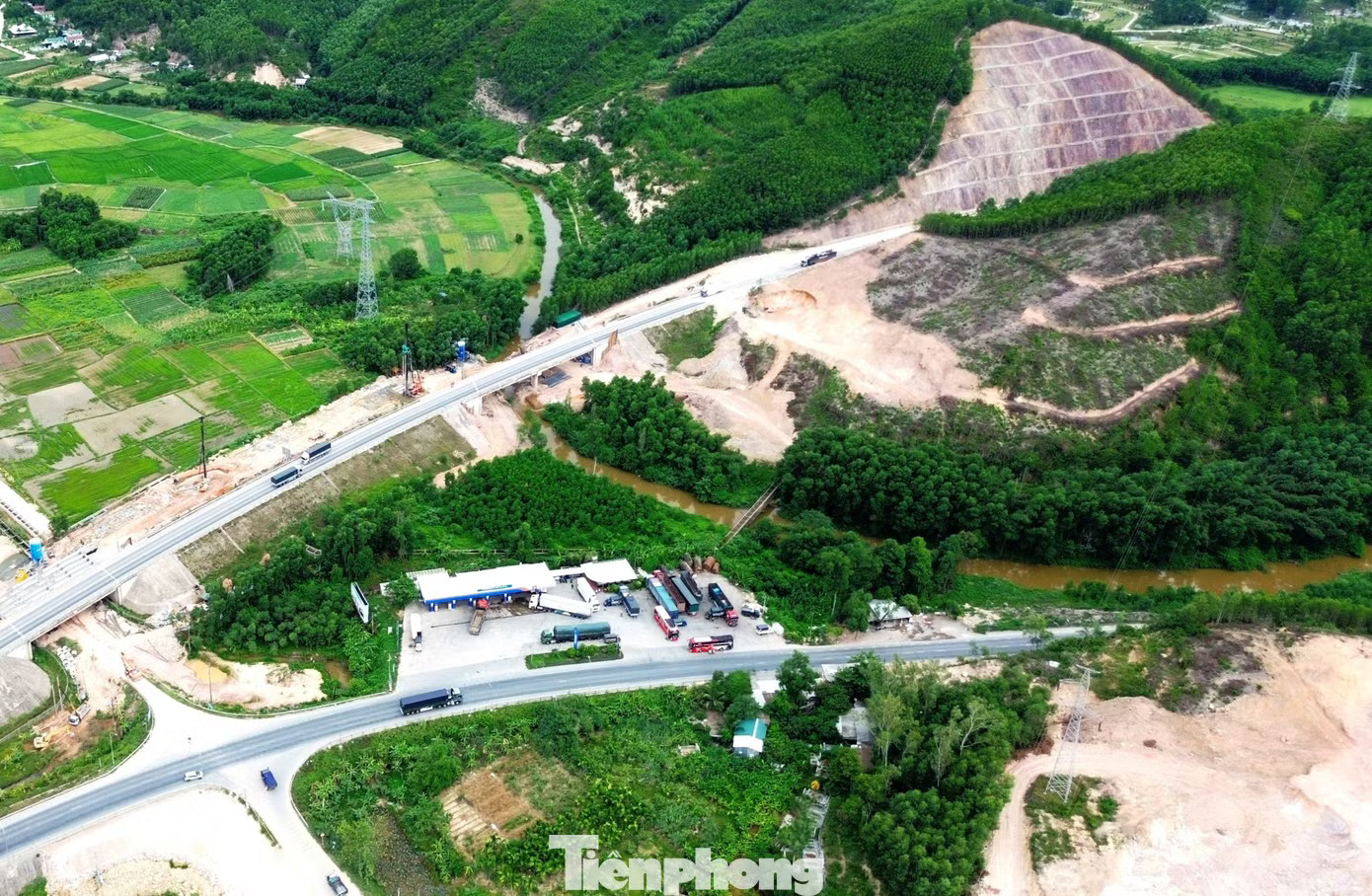 Đoạn cao tốc Cam Lộ - La Sơn qua TP. Huế chưa thể triển khai xây dựng trạm dừng nghỉ. Trạm dừng nghỉ cao tốc hơn 80 tỷ lụt tiến độ gần 10 năm - Ảnh 1.