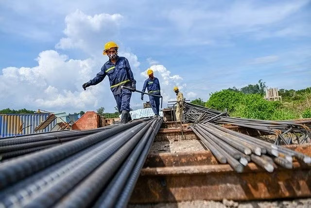 Chuyên gia cho rằng, nhập siêu lớn sẽ gây thêm sức ép lên tỷ giá và lãi suất vào cuối năm. Ảnh minh họa. Nhập siêu lập đỉnh 30 năm, sức ép nào lên tăng trưởng? - Ảnh 2.