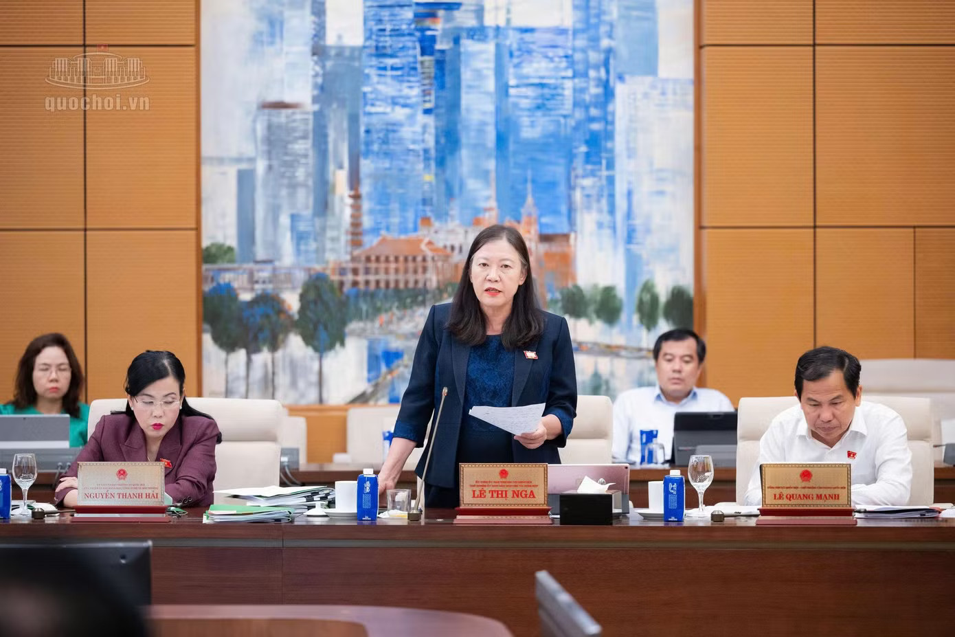 Chủ nhiệm Ủy ban Dân nguyện và Giám sát Lê Thị Nga phát biểu. Ảnh: QH. Kiểm toán Nhà nước chuyển 13 vụ việc sang cơ quan cảnh sát điều tra - Ảnh 2.