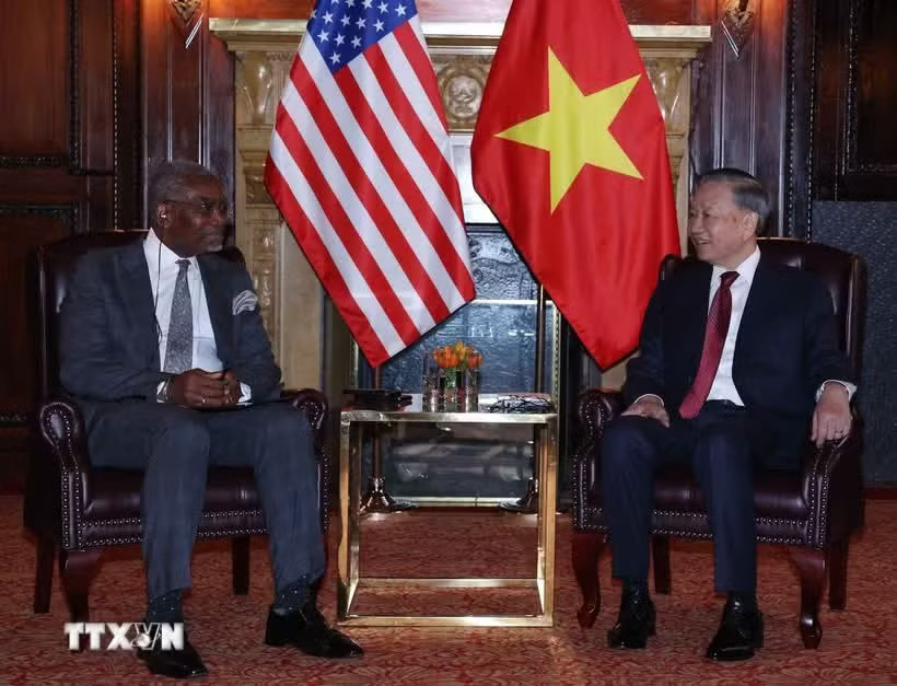 Tổng Bí thư, Chủ tịch nước Tô Lâm tiếp Hạ nghị sỹ Gregory Meeks, thành viên cao cấp Ủy ban Đối ngoại, Ủy ban Dịch vụ tài chính Hạ viện cùng một số Hạ nghị sỹ khác của Mỹ. (Ảnh: Thống Nhất/TTXVN) Tổng Bí thư, Chủ tịch nước Tô Lâm tiếp Trưởng Đại diện Thương mại Mỹ - Ảnh 2.