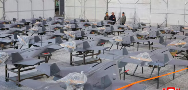 Hình ảnh về nhà máy sản xuất UAV được Triều Tiên công bố. (Ảnh: KCNA) Hình ảnh hiếm hoi hé lộ năng lực chế tạo UAV của Triều Tiên - Ảnh 2.