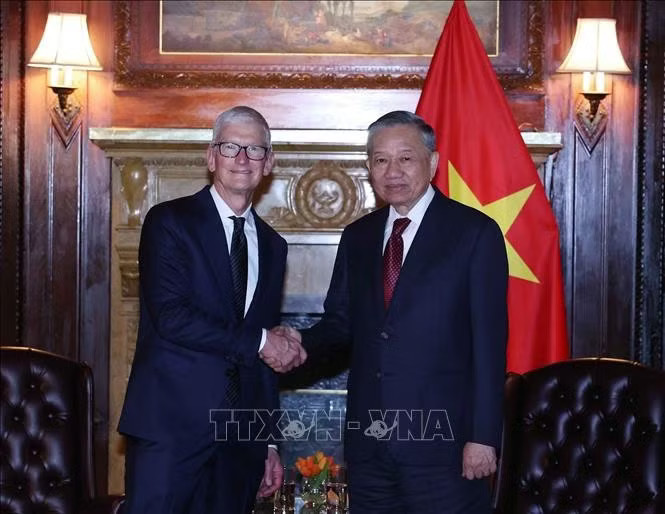 potal-tong-bi-thu-chu-tich-nuoc-to-lam-tiep-pho-chu-tich-truong-quan-he-chinh-phu-toan-cau-cua-apple-stand.avif