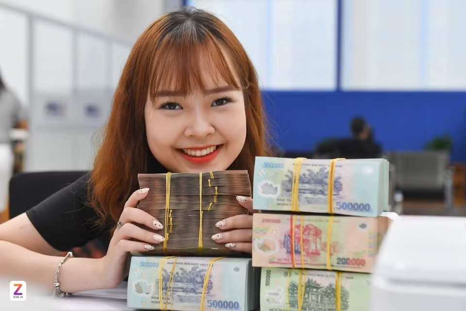 Thời điểm cuối quý II, có khoảng hơn 1,2 triệu tỷ đồng tiền gửi không kỳ hạn của người dân trong hệ thống ngân hàng. Ảnh: Nam Khánh. Người dân để hơn 1,2 triệu tỷ đồng nhàn rỗi trong tài khoản ngân hàng - Ảnh 1.