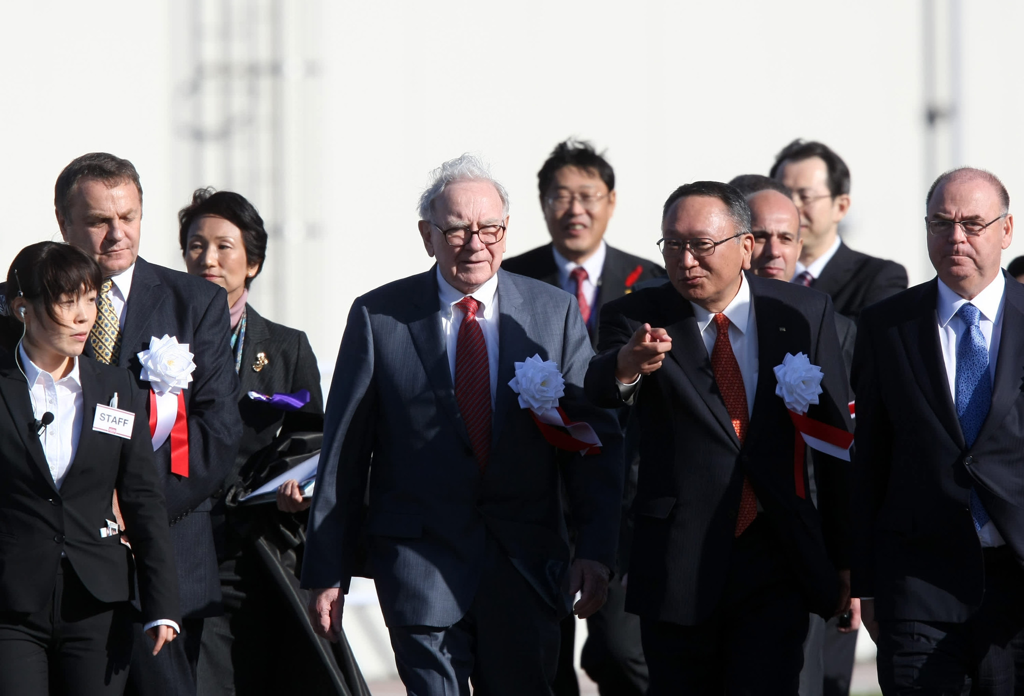 image.cnbcfm.com-api-v1-image-_107236325-1683292405661-gettyimages-133857029-buffett_fukushima.jpeg