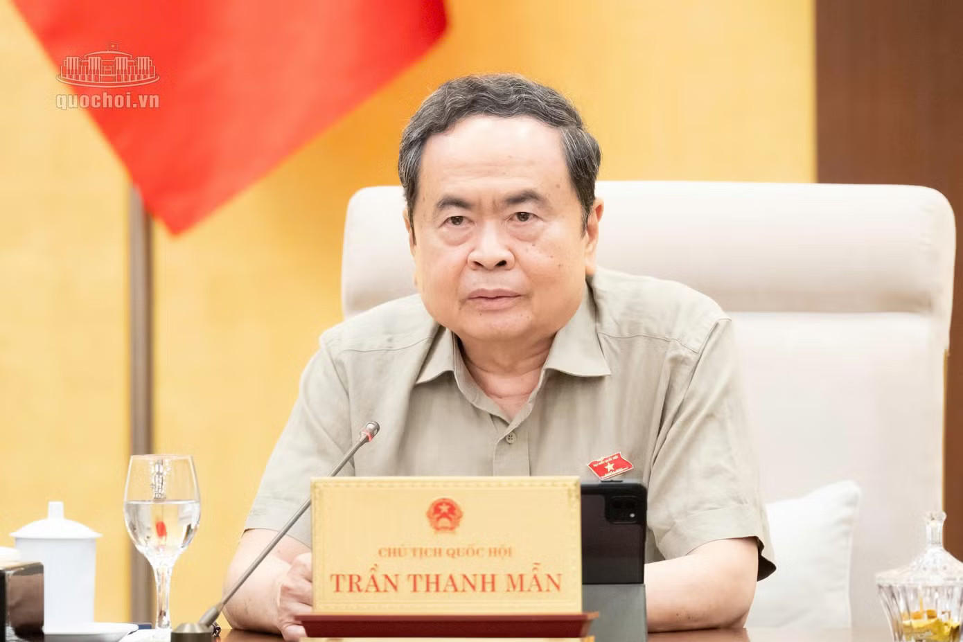 Chủ tịch Quốc hội Trần Thanh Mẫn phát biểu tại phiên họp. Ảnh: QH. Tài xế công nghệ, shipper sẽ phải đóng bảo hiểm xã hội bắt buộc? - Ảnh 2.