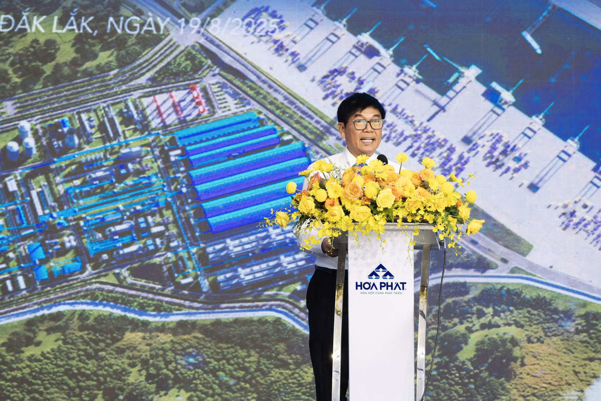 2-chu-tich-hdqt-tap-doan-tran-dinh-long.jpg
