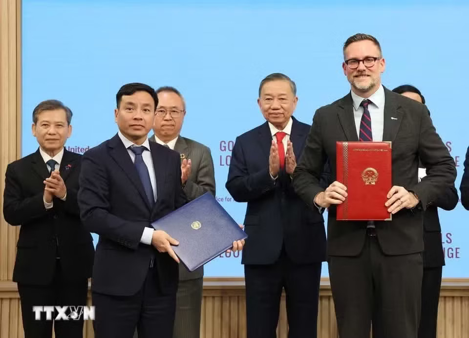 Tổng Bí thư, Chủ tịch nước Tô Lâm chứng kiến lễ trao văn kiện, thoả thuận hợp tác của Việt Nam với các cơ quan của Liên hợp quốc. (Ảnh: Thống Nhất/TTXVN) Việt Nam ký nhiều thỏa thuận quan trọng với Liên Hợp Quốc - Ảnh 1.