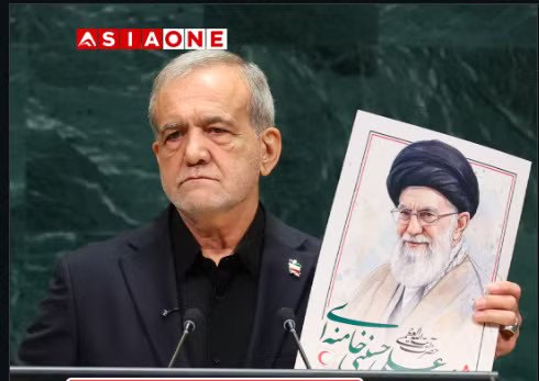 Tổng thống Iran giơ ảnh chân dung cố Lãnh tụ Tối cao Ali Khamenei khi phát biểu tại Đại hội đồng Liên Hợp Quốc Tổng thống Iran giơ ảnh cố Lãnh tụ Tối cao Ali Khamenei trong bài phát biểu gây chú ý tại Liên Hợp Quốc - Ảnh 1.