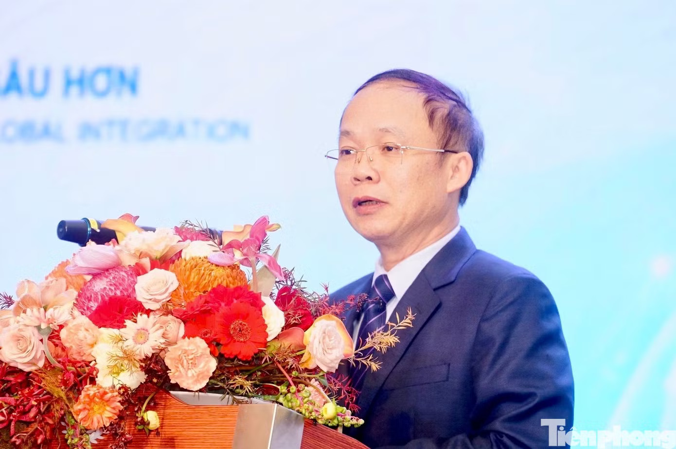 Ông Bùi Trung Nghĩa - Phó Chủ tịch VCCI - trao đổi tại diễn đàn. Doanh nghiệp Việt trước 'luật chơi' mới của thị trường quốc tế - Ảnh 1.