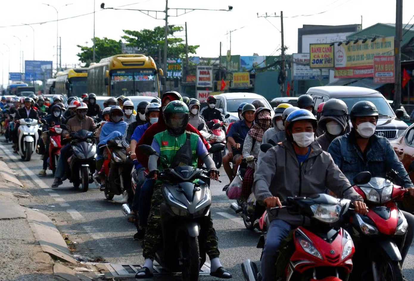 Bí thư Trần Lưu Quang 'truy' Giám đốc Sở GD&ĐT TPHCM về việc thiếu sách giáo khoa - Ảnh 3.