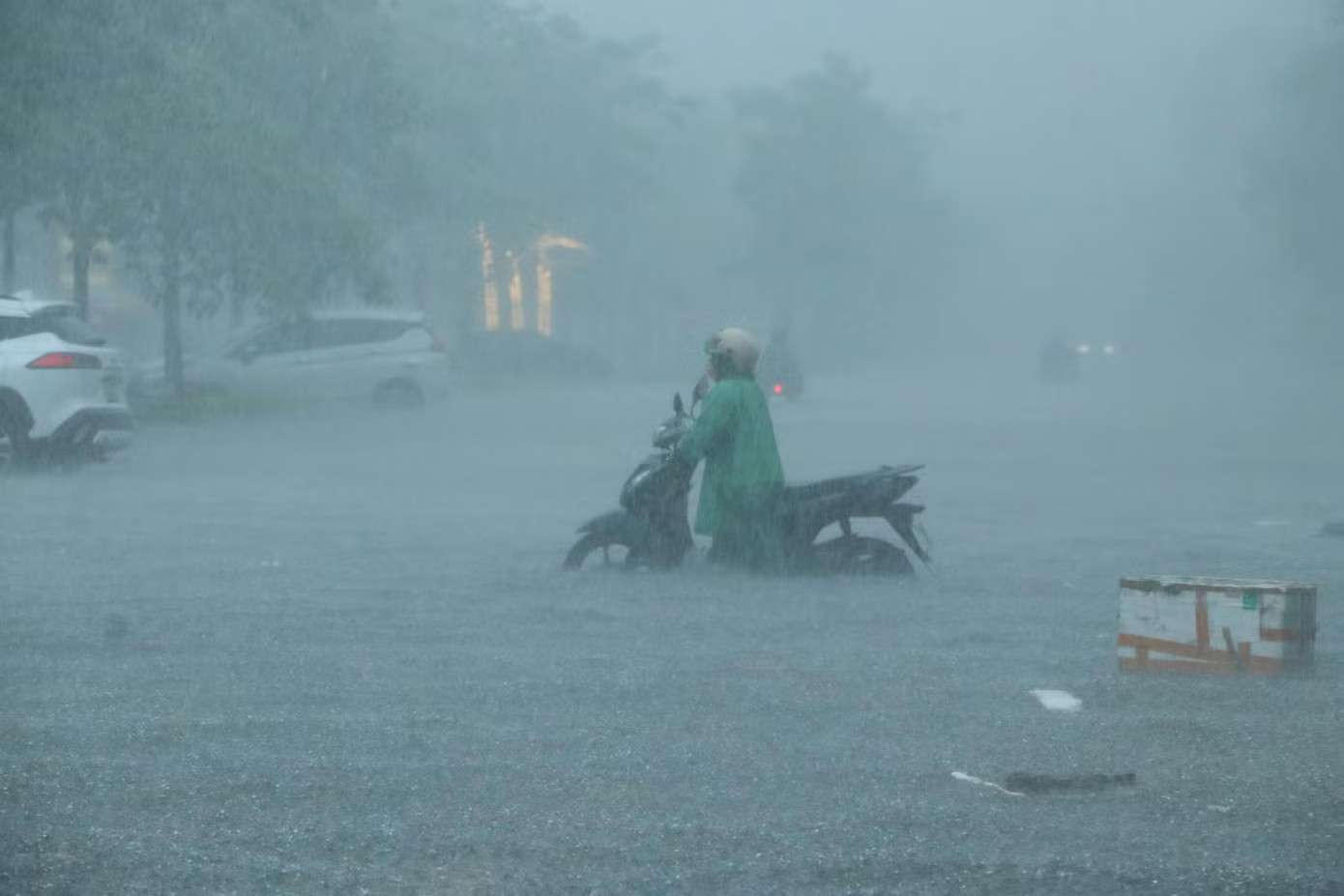 Vùng mưa lớn hôm nay có khả năng mở rộng ra khu vực Thanh Hoá, Nghệ An. Mưa lớn ở miền Trung diễn biến bất ngờ - Ảnh 1.