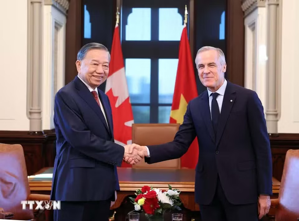 Tổng Bí thư, Chủ tịch nước Tô Lâm gặp hẹp Thủ tướng Canada Mark Carney. (Ảnh: Thống Nhất/TTXVN) Tuyên bố chung về quan hệ Đối tác chiến lược giữa Việt Nam và Canada - Ảnh 1.