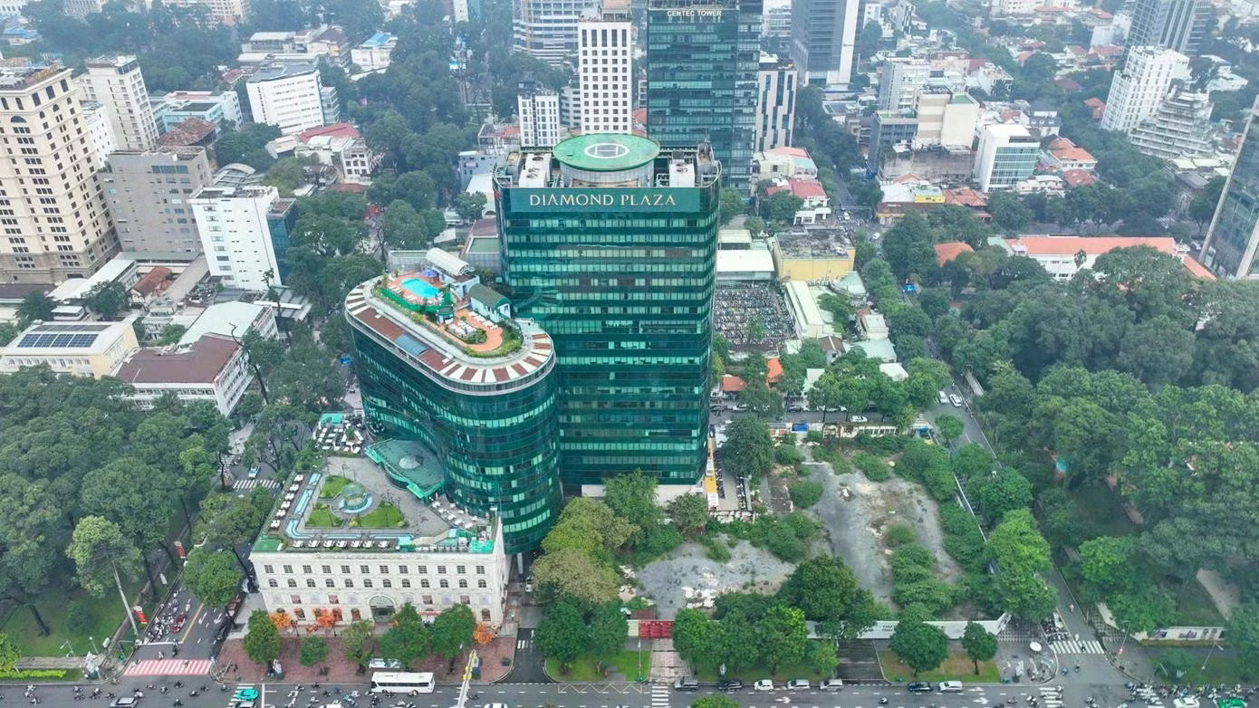 Toàn cảnh khu đất số 8 - 12 Lê Duẩn phường Sài Gòn, TPHCM. Ảnh: Duy Anh. Diễn biến mới ở khu 'đất vàng' số 8 - 12 Lê Duẩn ở TPHCM - Ảnh 1.