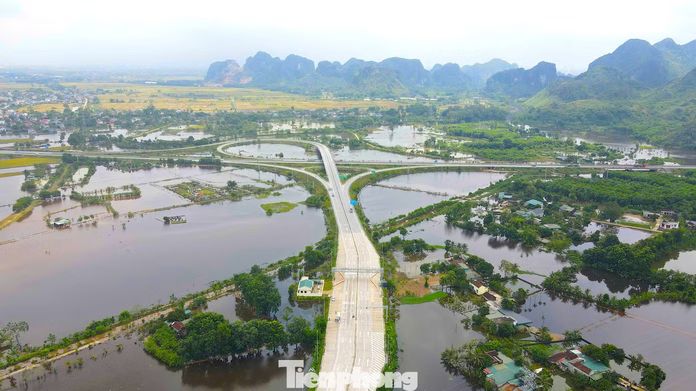 Lượng xe đi cao tốc qua Thanh Hóa, Nghệ An, Hà Tĩnh bất ngờ giảm - Ảnh 2.