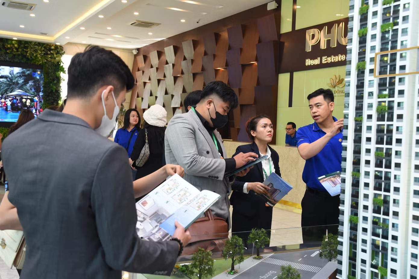 Hiện nay, lãi suất ưu đãi cho người mua nhà ở xã hội đã giảm từ 6,6% xuống 5,4%/năm. Ảnh: Phú Đông Group. Vốn đắt, doanh nghiệp bất động sản khó tiếp cận gói tín dụng 145.000 tỷ - Ảnh 1.